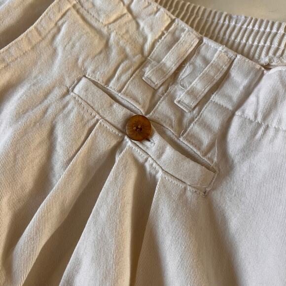 NWT Vtg Y2K 2000s High Rise White Pleat Front Stretch Waist Shorts Plus Sz 24 - Picture 3 of 10